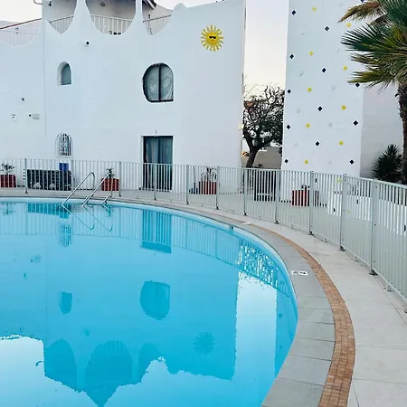 Party Coast For Young Travelers Apartment