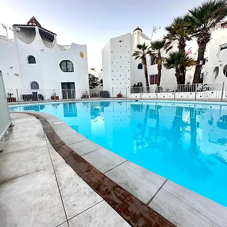 Party Coast For Young Travelers *