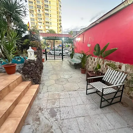 Party Coast For Young Travelers Apartment *