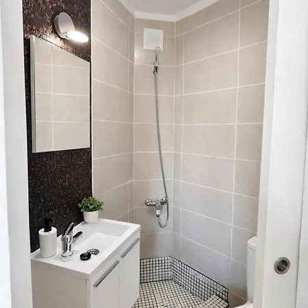 Party Coast For Young Travelers Apartment