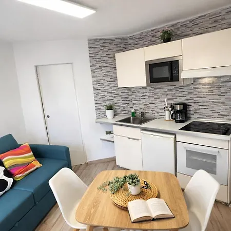 Apartment Party Coast For Young Travelers