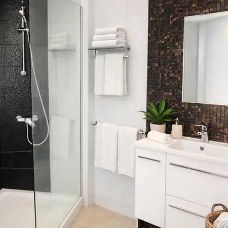 Party Coast For Young Travelers * Playa de las Américas