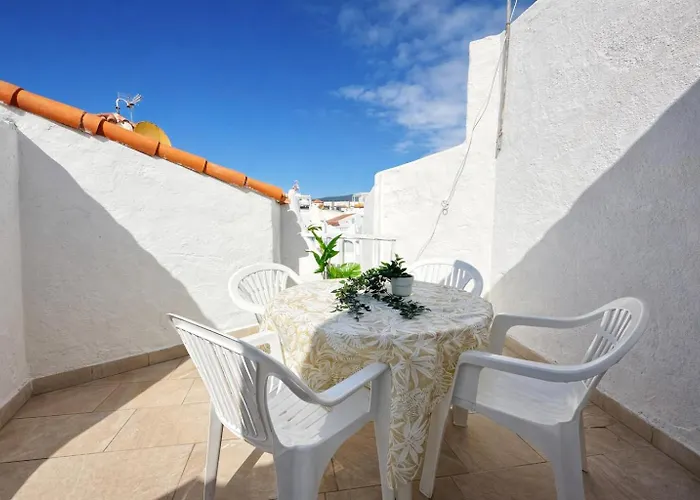 Party Coast For Young Travelers * بلايا ذي لاس أميريكاس